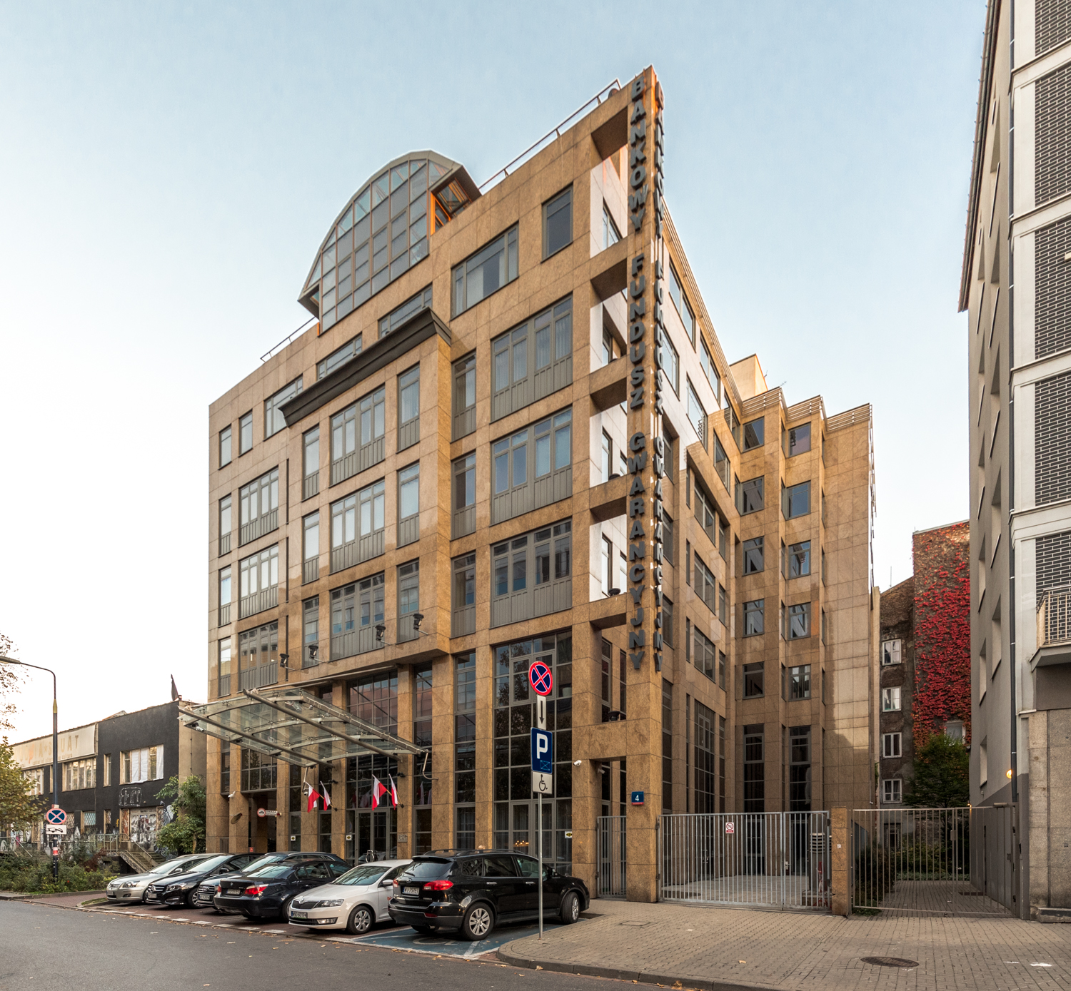 Zdjęcie architektury budynku Bankowy Fundusz Gwarancyjny